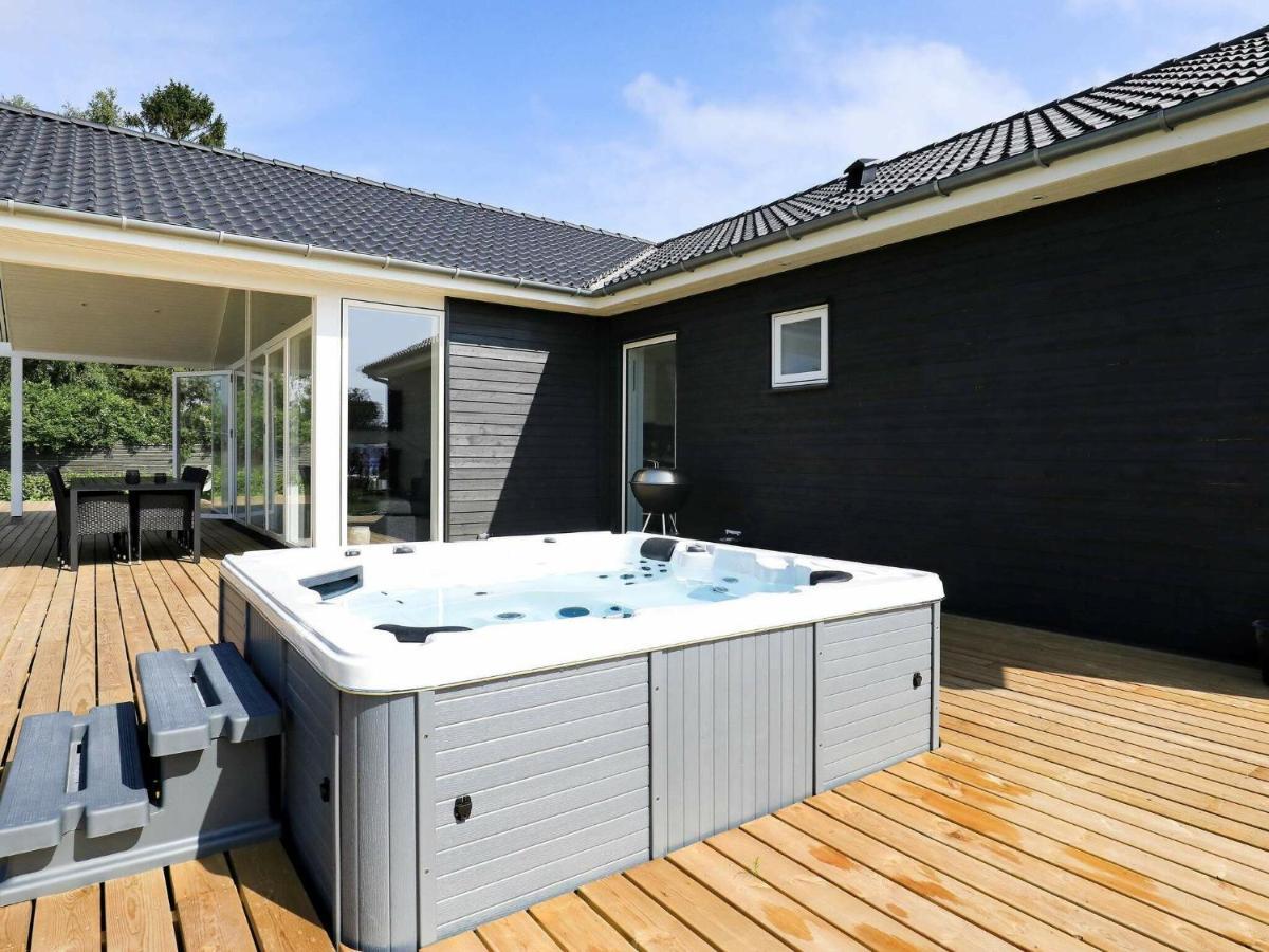 14 Person Holiday Home In V Ggerl Se Bøtø By 외부 사진